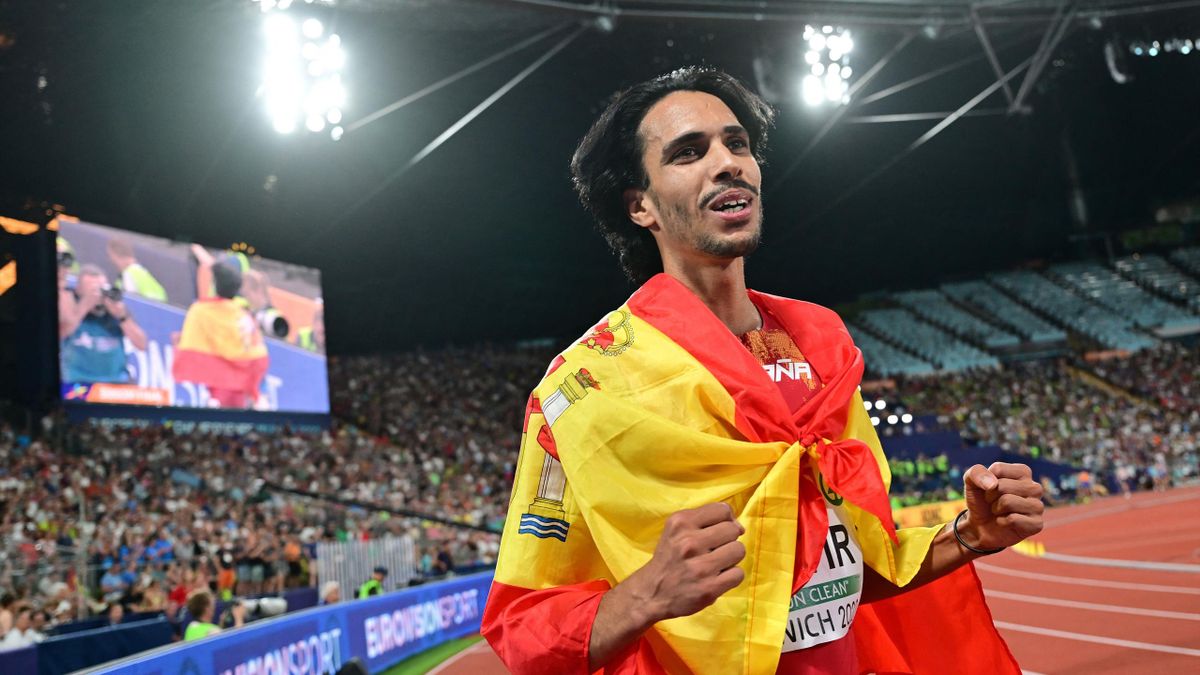 Spain's Mohamed Katir celebrates after the men's 5000m final during the European Athletics Championships at the Olympic Stadium in Munich, southern Germany on August 16, 2022. - Norway's Jakob Ingebrigtsen won gold ahead of Spain's Mohamed Katir and Italy