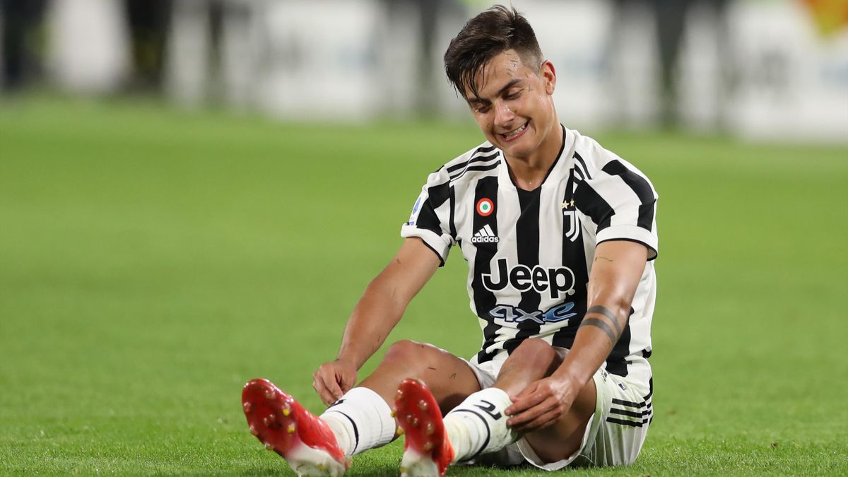 Paulo Dybala a terra, Juventus-Milan, Serie A 2021-22, Getty Images