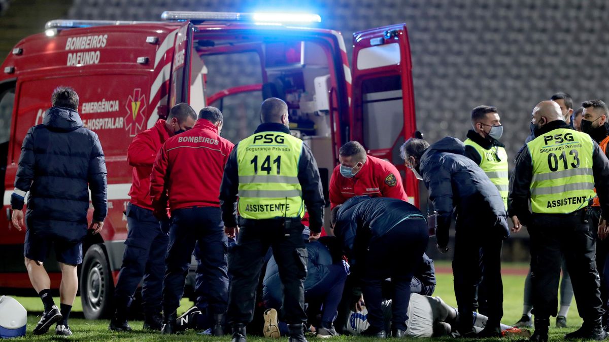 Nanu, latéral droit de Porto évacué par une ambulance jeudi soir