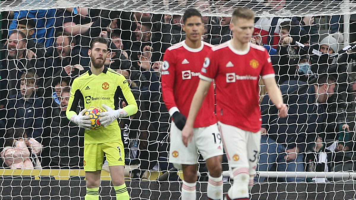 A Bunch Of Whinge Bags Gary Neville Tears Into Man United At Half Time Of Newcastle Match Eurosport