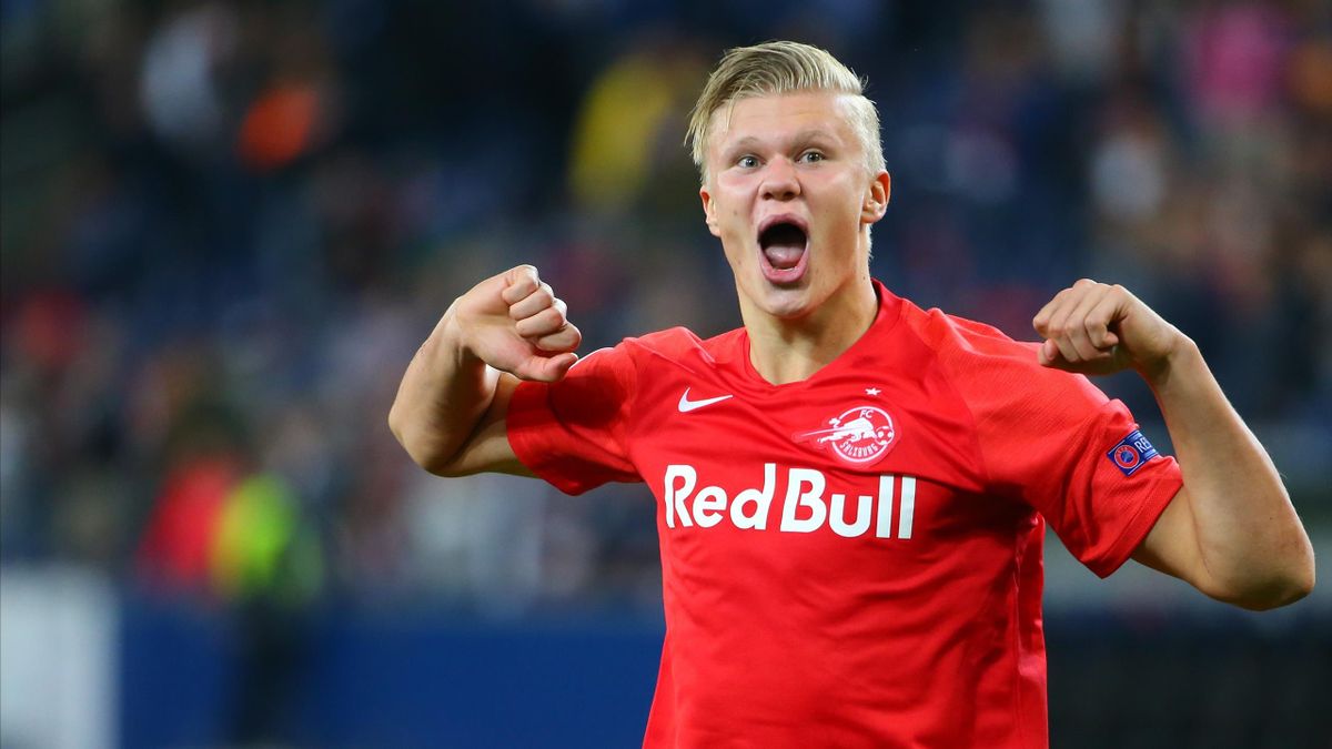 Erling Haaland of Salzburg celebrates the victory after the UEFA Champions League match between RB Salzburg and KRC Genk at Red Bull Arena on September 17, 2019 in Salzburg, Austria.