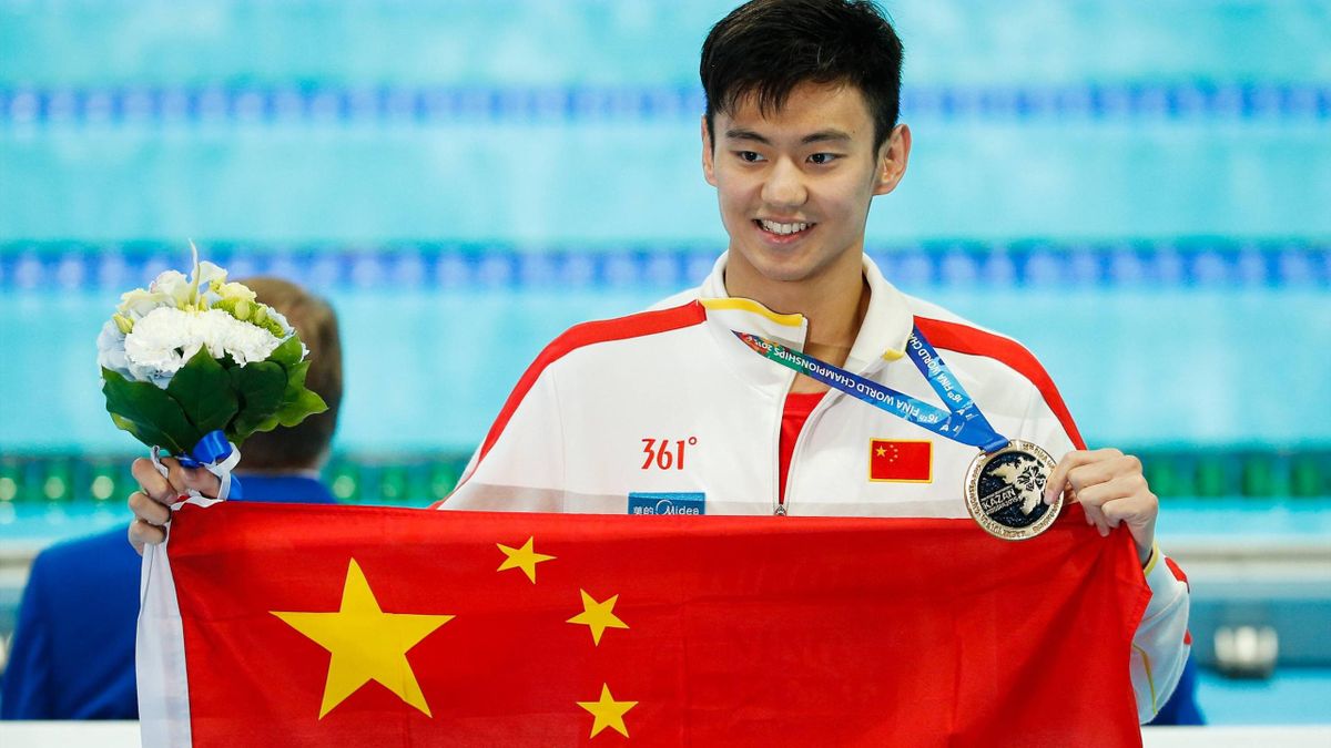 Ning Zetao, con la bandera de China