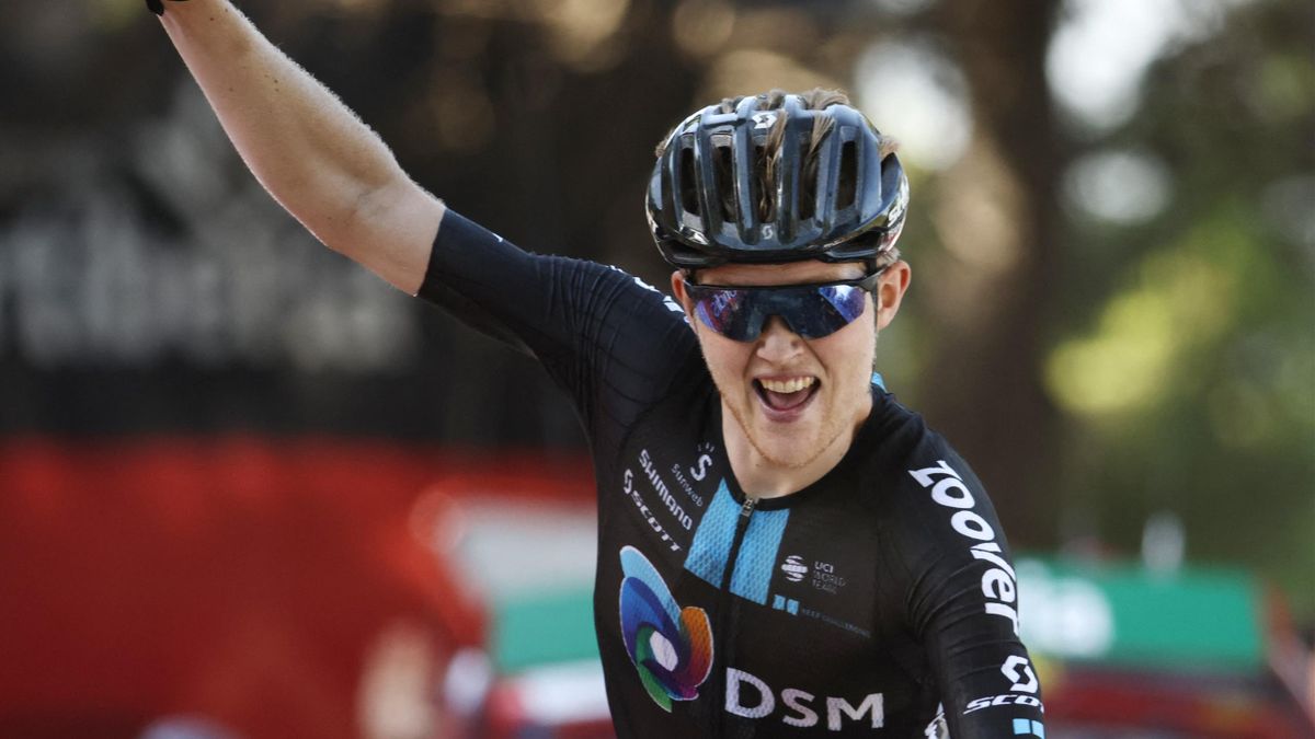Team Sunweb's Australian rider Michael Storer celebrates as he wins the 7th stage of the 2021 La Vuelta cycling tour of Spain, a 152 km race from Gandia to Balcon de Alicante in Tibi