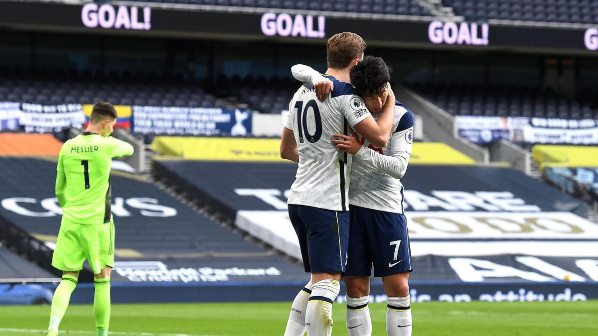 Harry Kane of Tottenham Hotspur celebrates with teammate Son Heung-Min of Tottenham Hotspur after scoring their team's first goal from the penalty spot during the Premier League match between Tottenham Hotspur and Leeds United at Tottenham Hotspur Stadium