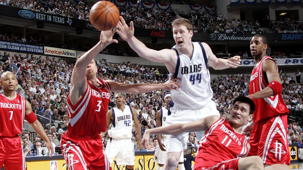 NBA Il dramma di Shawn Bradley l'ex Dallas resta paralizzato dopo un