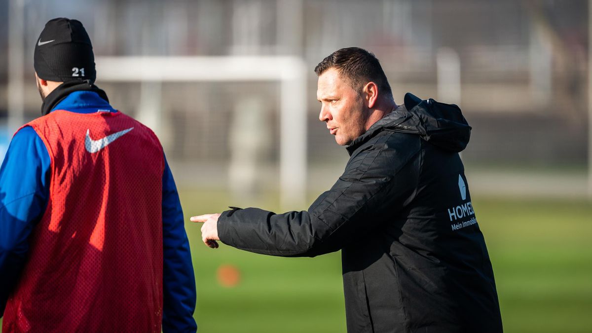 Pál Dárdai leitet nach seiner Rückkehr auf den Trainerposten das Hertha-Training