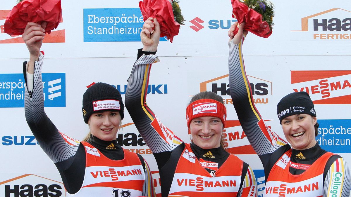Natalie Geisenberger (2nd), Tatjana Huefner (1st) and Silke Kraushaar-Pilach (3rd) celebrate on the podium after the luge World Cup in Koenigssee, southern Germany, 05 January 2008