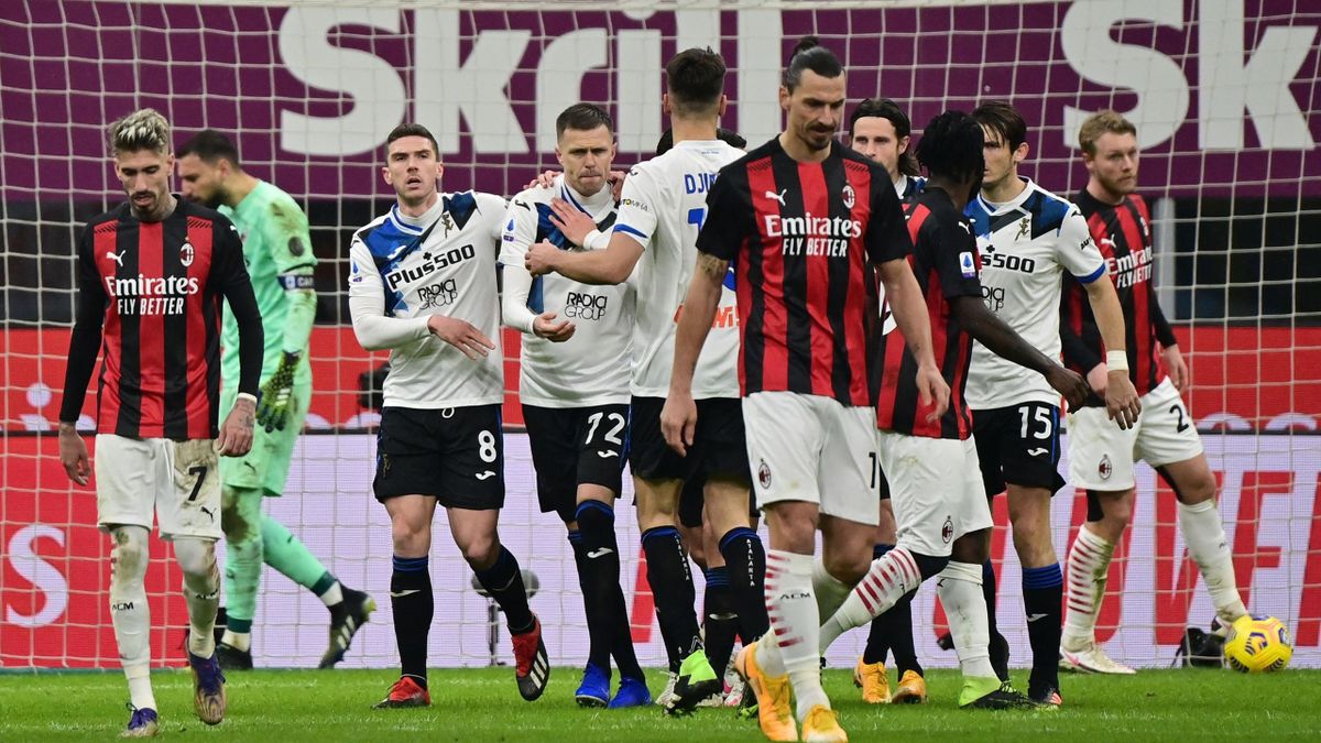 Zlatan Ibrahimovic (vorne) und der AC Mailand bei der Niederlage gegen Atalanta Bergamo
