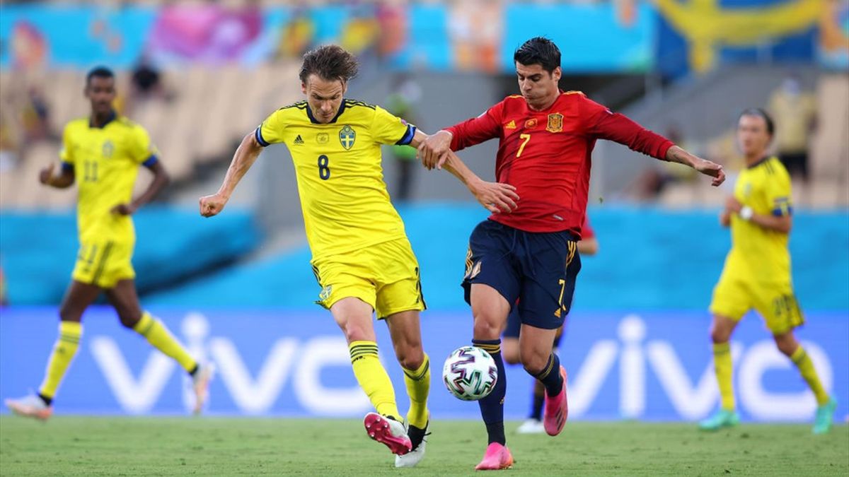 Albin Ekdal of Sweden battles for possession with Alvaro Morata of Spain during the UEFA Euro 2020 Championship Group E match between Spain and Sweden at the La Cartuja Stadium on June 14, 2021 in Seville