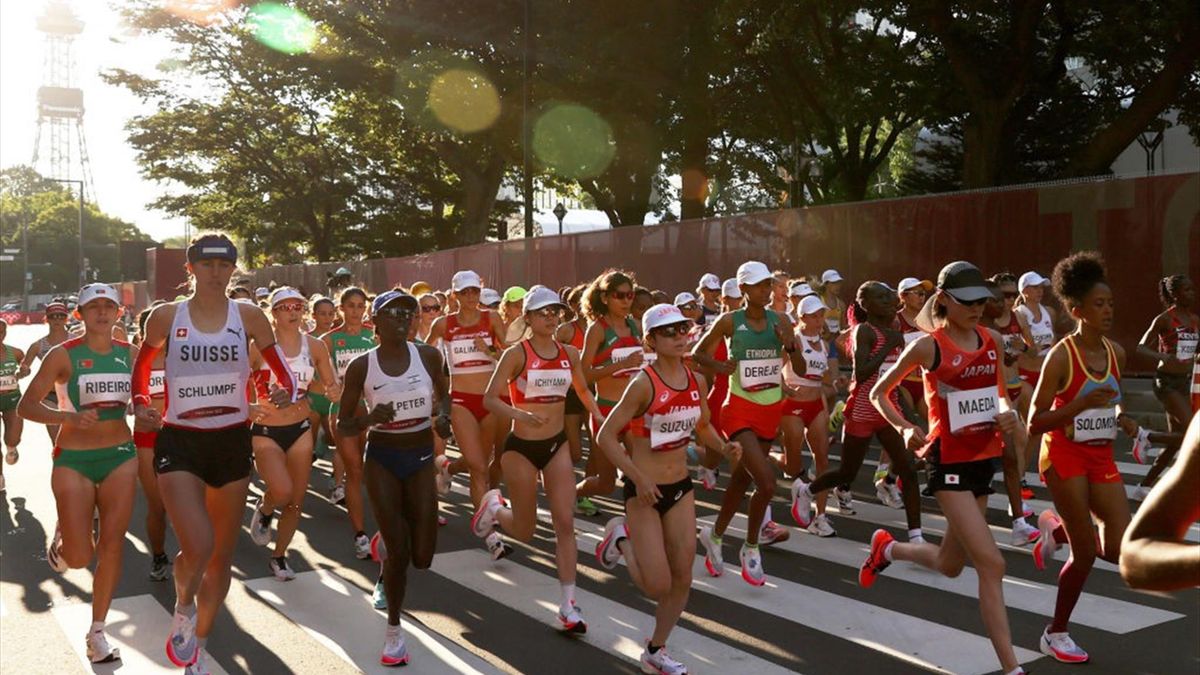 Athletes compete as they start in the Women's Marathon Final