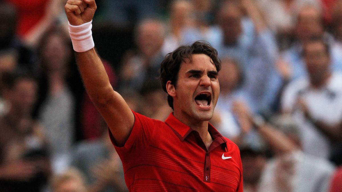 Federer viert uitbundig zijn verrassende zege op Djokovic