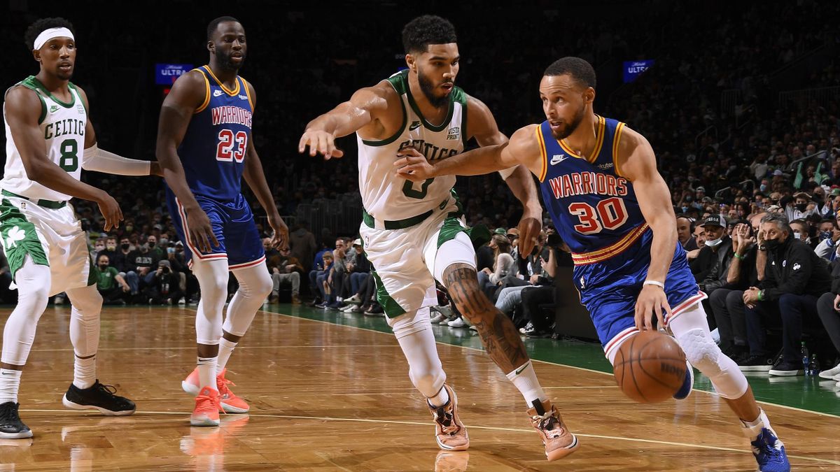 Steph Curry attacca Tatum in Celtics-Warriors, NBA 2021-22