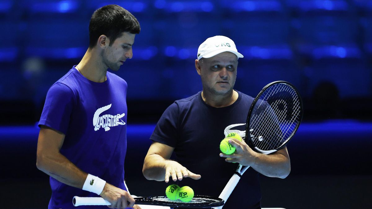 Novak Djokovic en Marian Vajda tijdens een trainingssessie in Turijn