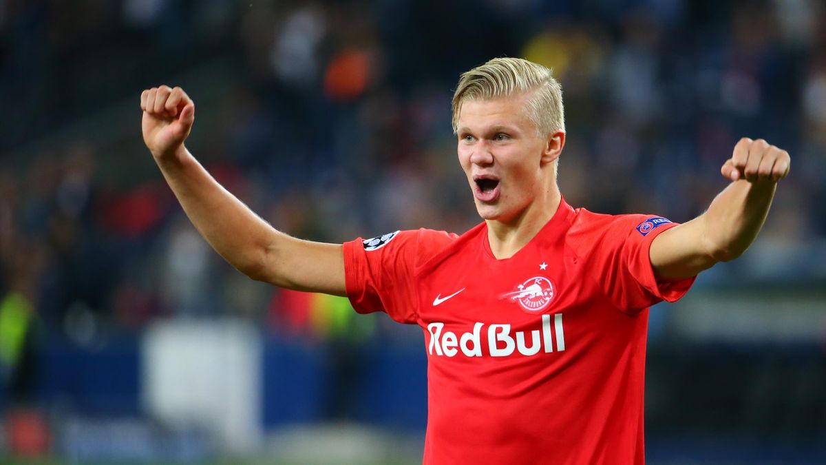 Erling Haaland of Salzburg celebrates the victory after the UEFA Champions League match between RB Salzburg and KRC Genk at Red Bull Arena on September 17, 2019 in Salzburg, Austria