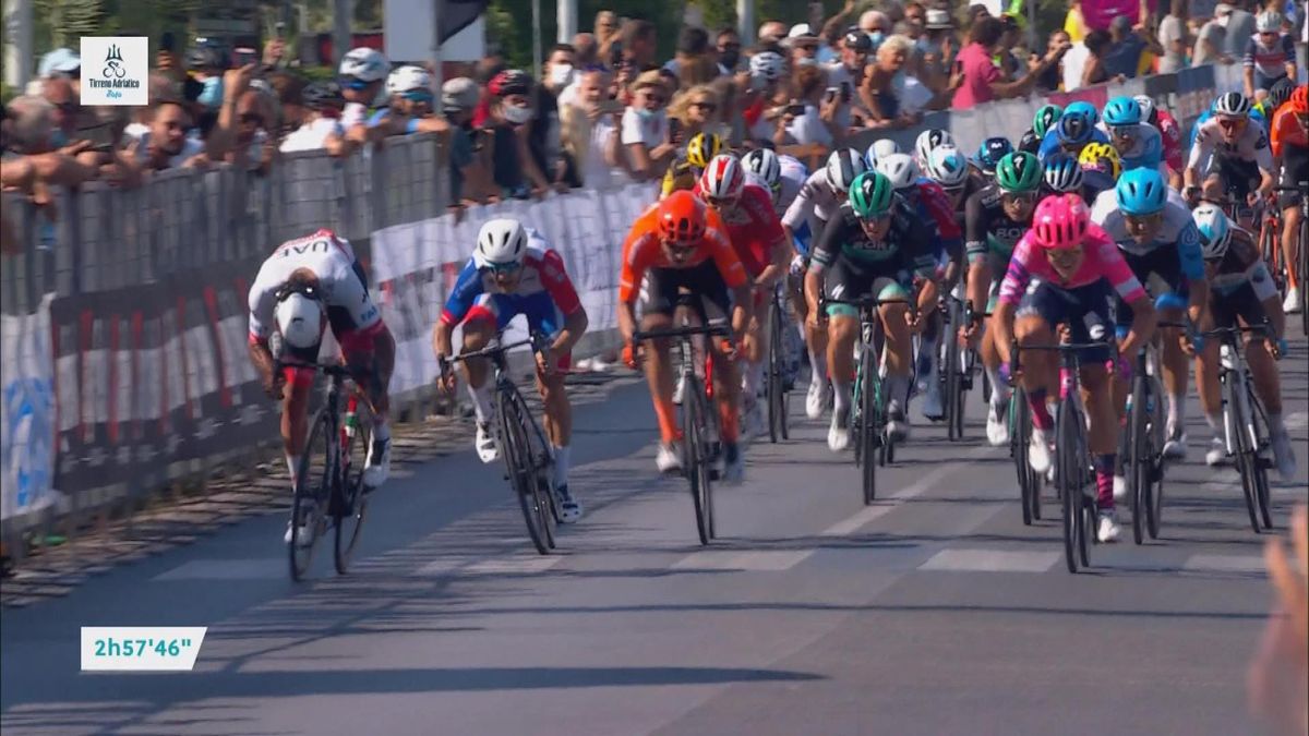 Cycling Tirreno - Finish of the race ENG