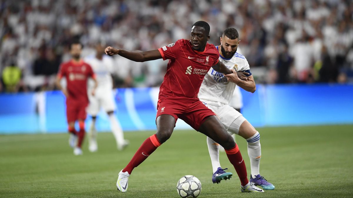 Ibrahima Konate of Liverpool,Karim Benzema of Real Madrid during the UEFA Champions League final match between Liverpool FC and Real Madrid at Stade de France on May 28, 2022 in Paris, France