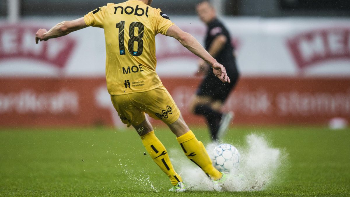Glimt-spiller Brede Moe under den våte bortekampen mot Sandefjord i 2018.
