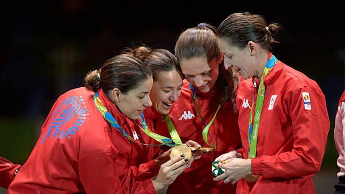 Simona Gherman, Ana Maria Popescu, Simona Pop și Loredana Dinu (echipa feminină de spadă a României, medaliată cu aur la JO de la Rio, din 2016)