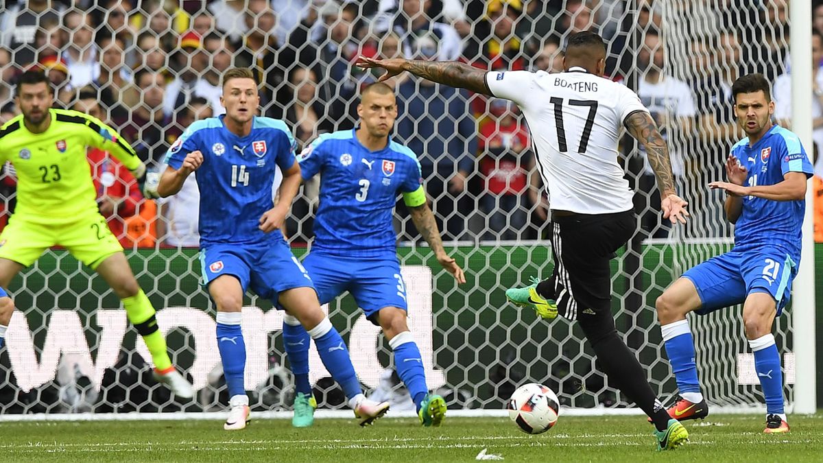 Boateng trifft zum 1:0 gegen die Slowakei