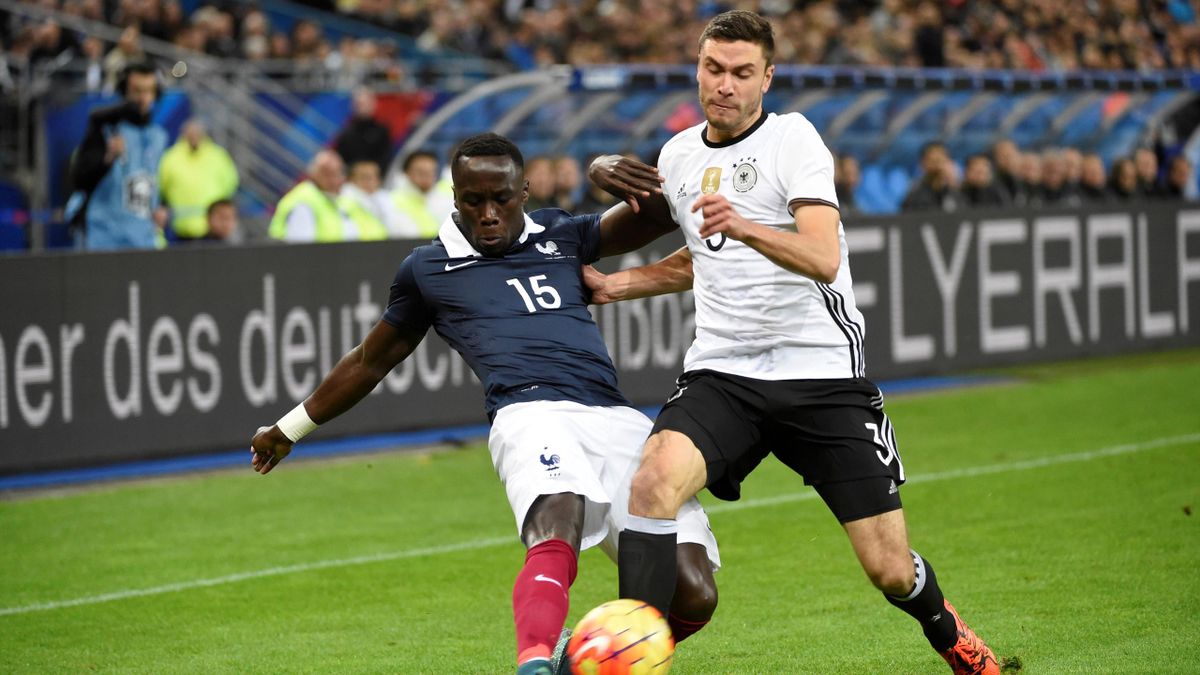 1 Fc Koln Verzichtet Auf Karnevalstrikot Und Bangt Um Jonas Hector Eurosport