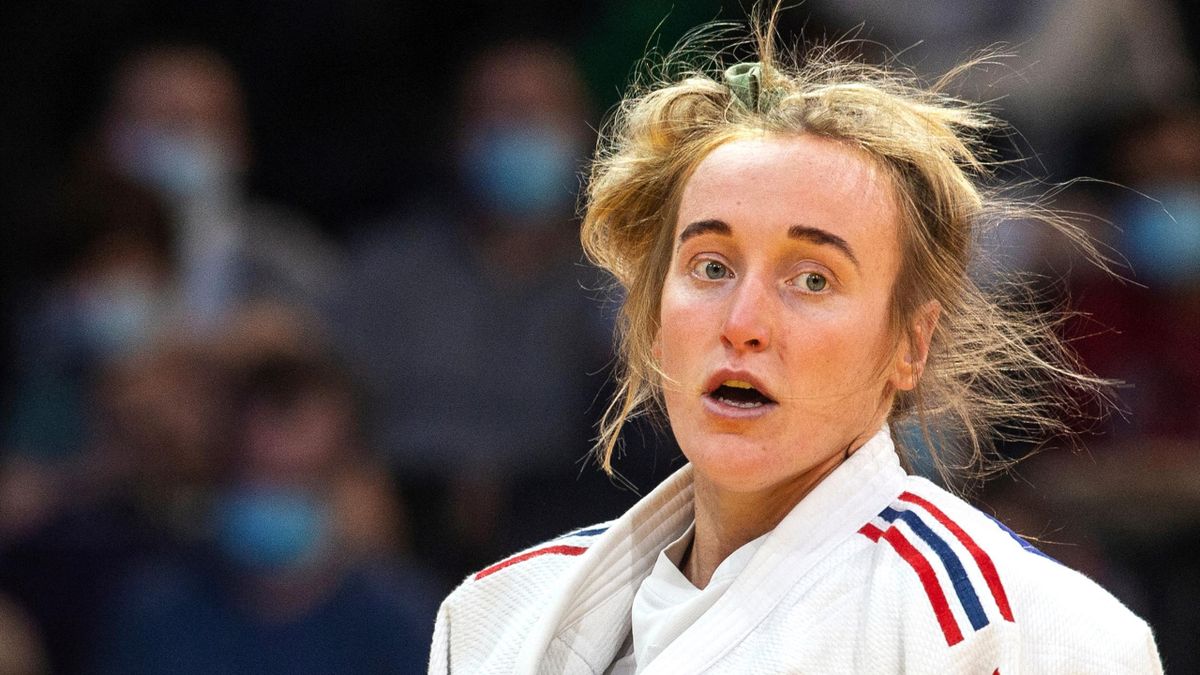 Lucy Renshall of Great Britain, 26, finished fifth after losing the u63kg bronze medal contest to the 2021 European under 23 champion, Angelika Szymaska of Poland, 22, by a wazari (7 points) in extra-time during day 1 of the 2022 Paris Judo Grand Slam (5-