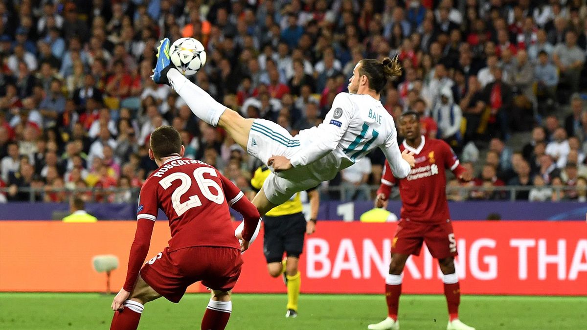 Gareth Bale of Real Madrid shoots and scores his side's second goal during the UEFA Champions League Final between Real Madrid and Liverpool at NSC Olimpiyskiy Stadium on May 26, 2018 in Kiev, Ukraine.