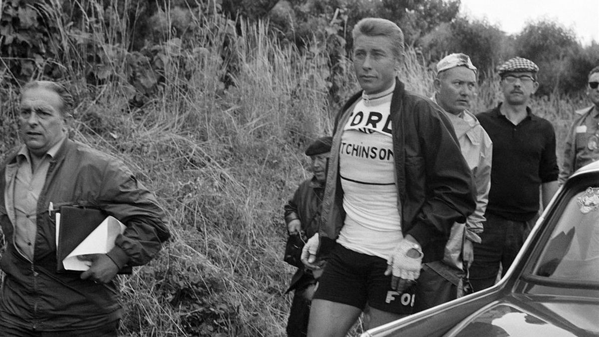 L'abandon de Jacques Anquetil pendant le Tour de France 1966, dans la côte de Serrières lors de l'étape Chamonix - St Etienne