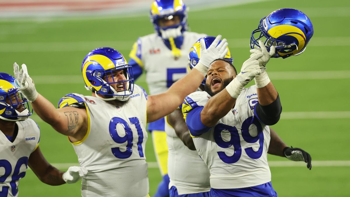Aaron Donald festeggia, i Los Angeles Rams vincono il Super Bowl LVI
