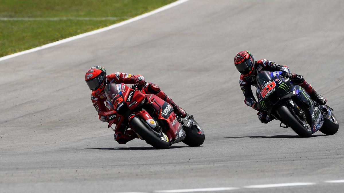 Francesco Bagnaia (Ducati) devant Fabio Quartararo (Yamaha) lors du Grand Prix d'Espagne, le 1er 2022 à Jérez