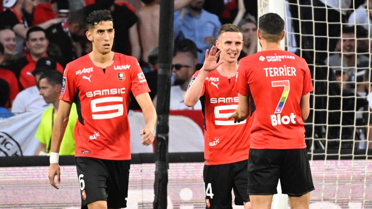 Rennes' French midfielder Benjamin Bourigeaud (C) celebrates with Rennes French forward Martin Terrier (R) after scoring a goal during the French L1 football match between Stade Rennais FC and Olympique de Marseille at The Roazhon Park Stadium in Rennes,