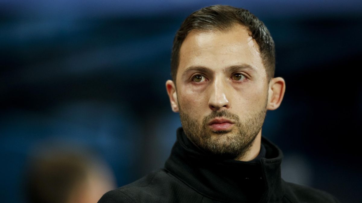 Fc Schalke 04 Gibt Trainer Domenico Tedesco Eine Letzte Chance Erneut Eurosport