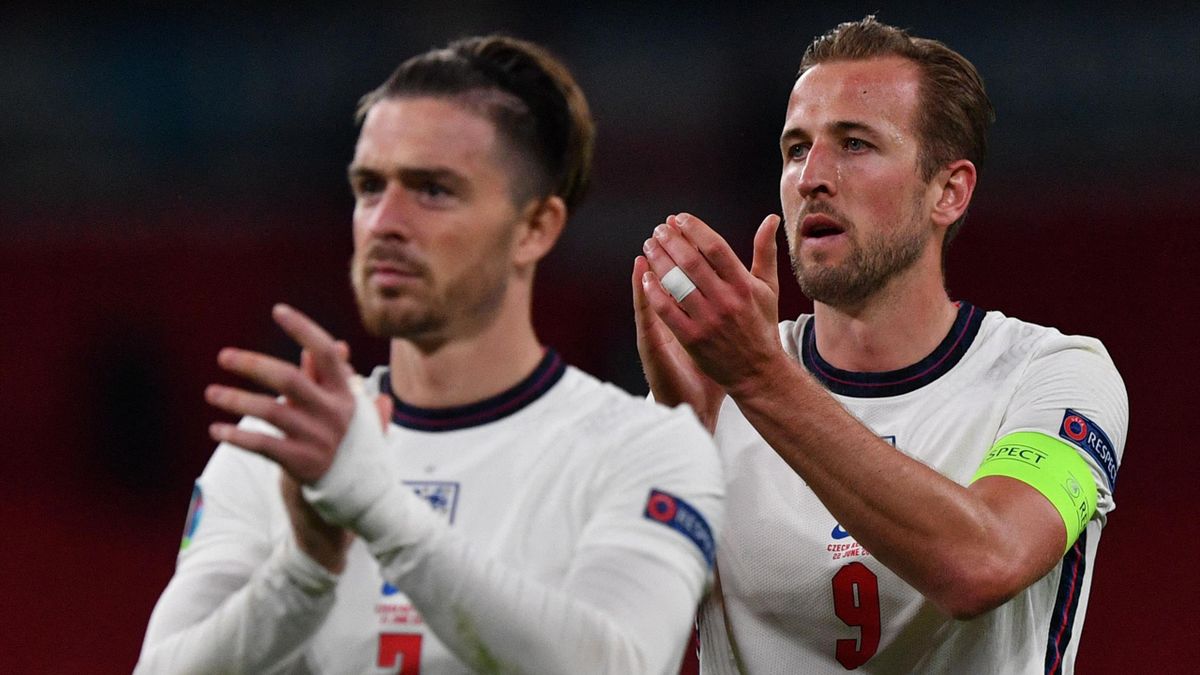 England's forward Harry Kane (R) and England's midfielder Jack Grealish applaud after the UEFA EURO 2020 Group D football match between Czech Republic and England