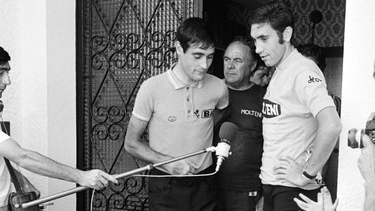 15 juillet 1971. Le Tour part de Mont-de-Marsan. Luis Ocana a quitté le Tour il y a trois jours. Eddy Merckx vient lui rendre visite chez lui. En jaune...