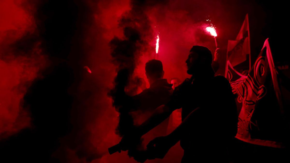 Weapons found on PSG fans' coach before women's match  Eurosport