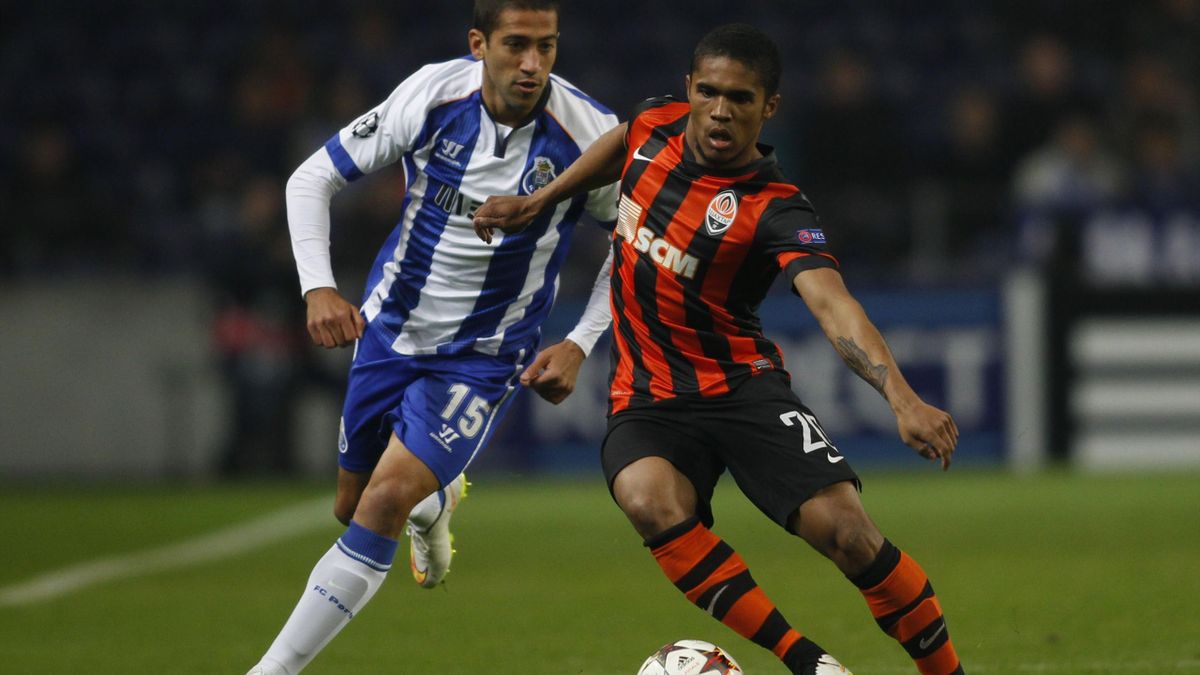 Paper Round Chelsea Closing On 19m Douglas Costa Swoop Eurosport