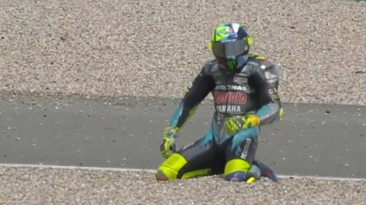 Valentino Rossi dopo la caduta ad Assen - Foto Twitter ufficiale MotoGP