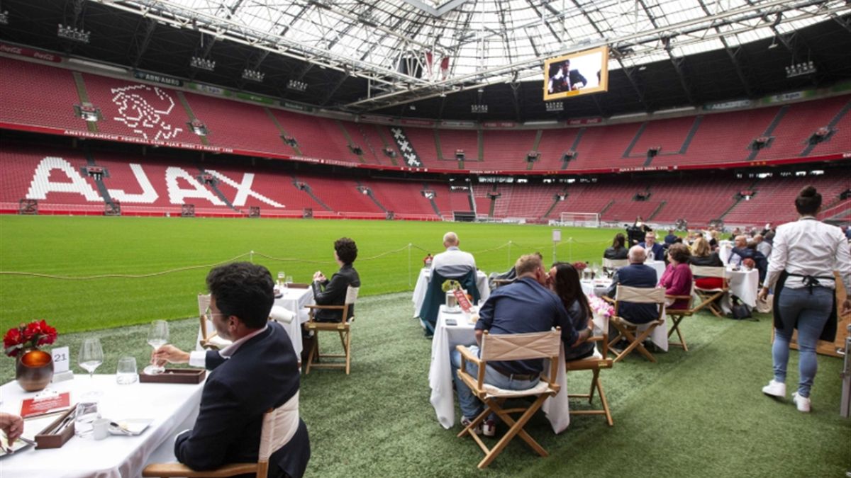 fanaty ayaksa vernulis na stadion