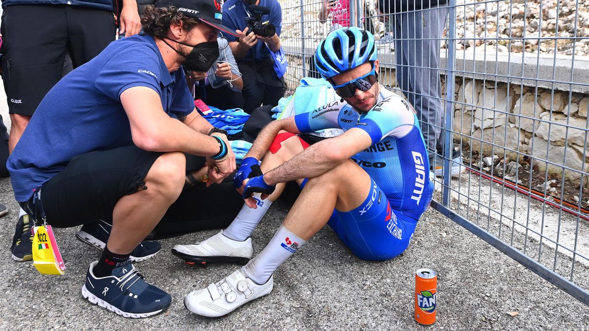 Simon Yates (BikeExchange-Jayco) shows his disappointment after Stage 9 to Blockhaus in the 2022 Giro d'Italia