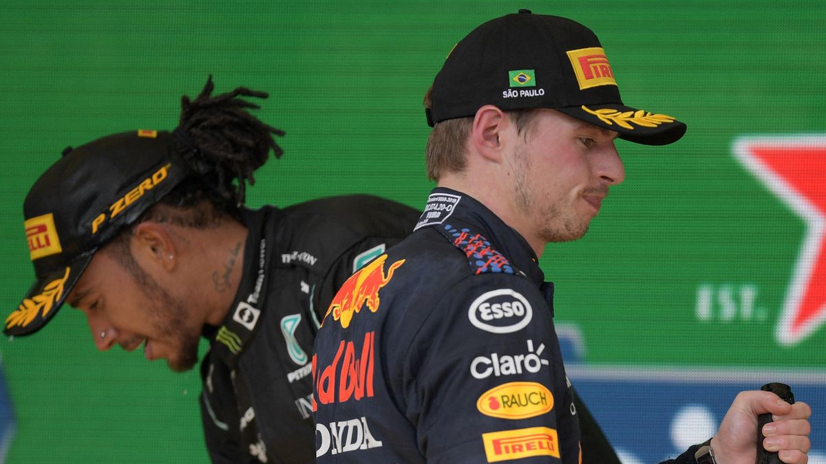 Lewis Hamilton és Max Verstappen - fotó: Carl de Souza