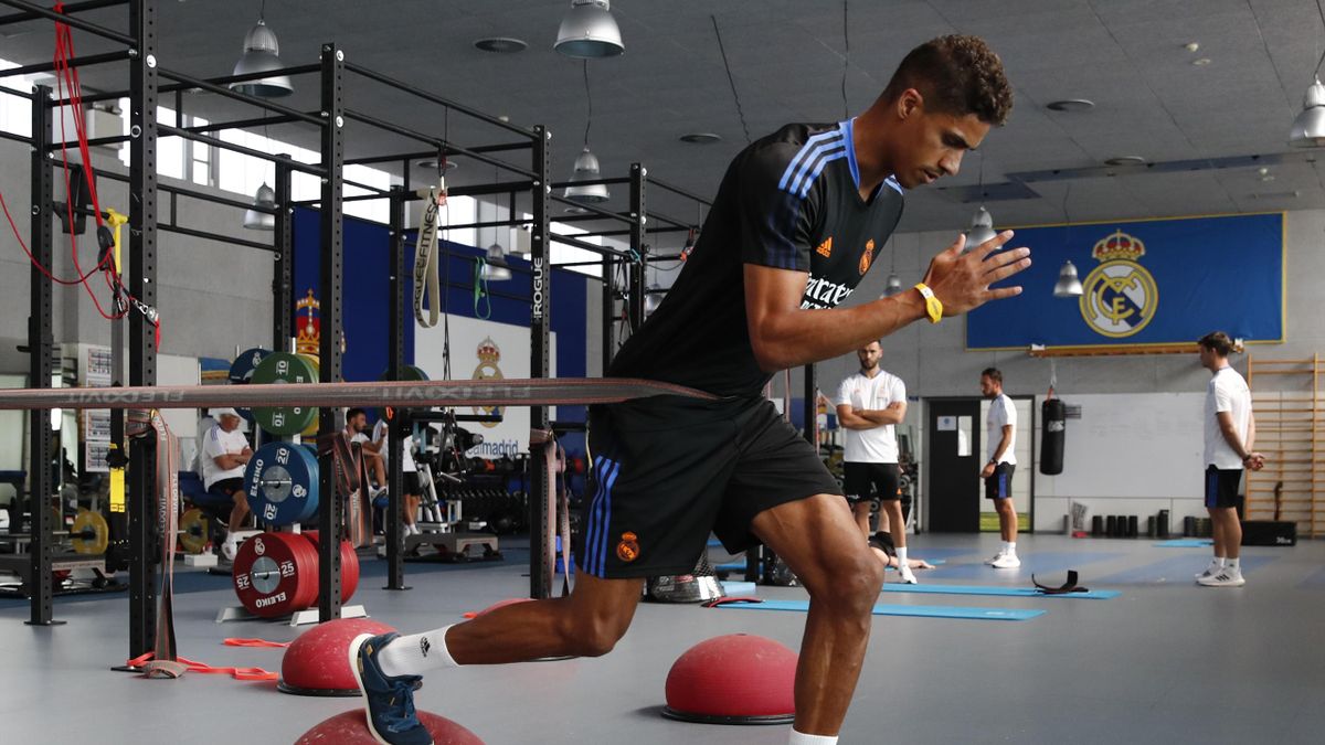 Manchester United Closing In On Agreement To Sign France International Raphael Varane From Real Madrid Report Eurosport