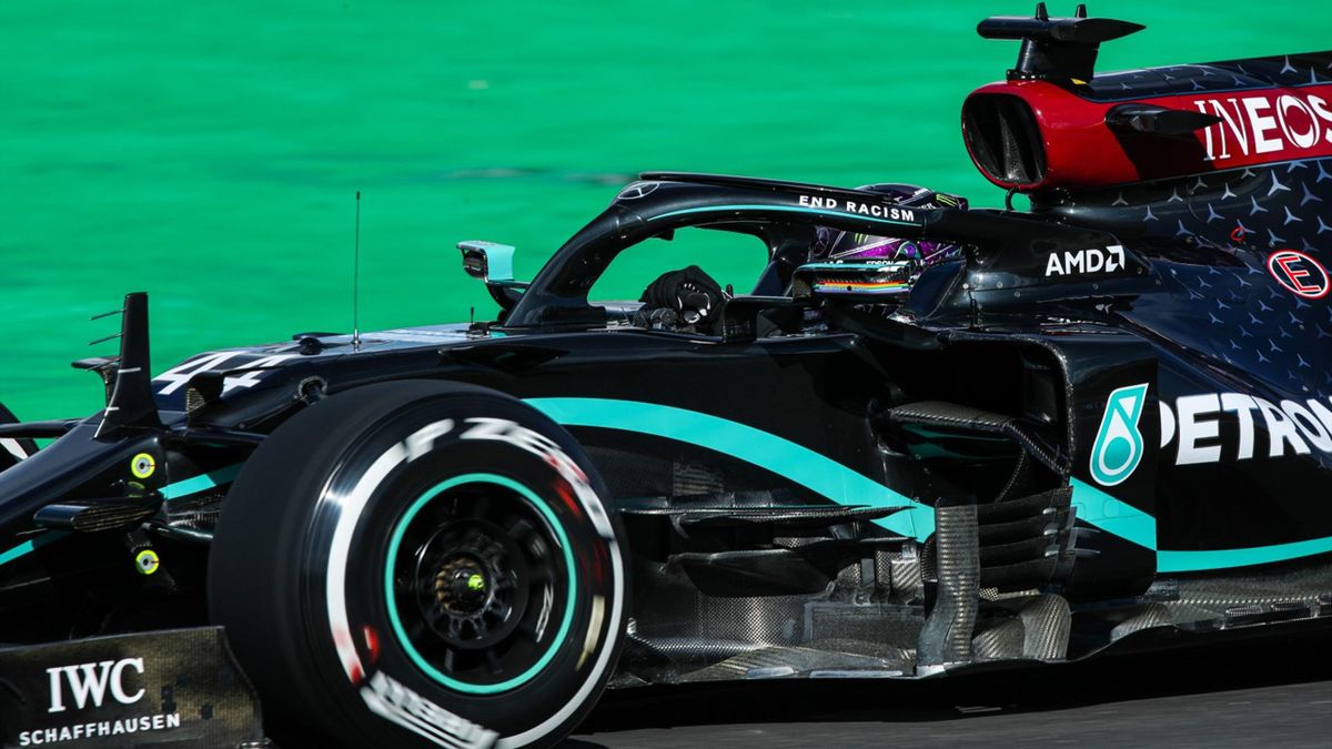 Plante Dans Les Reglages Lewis Hamilton Mercedes Se Prepare A Un Combat De Chiens Eurosport