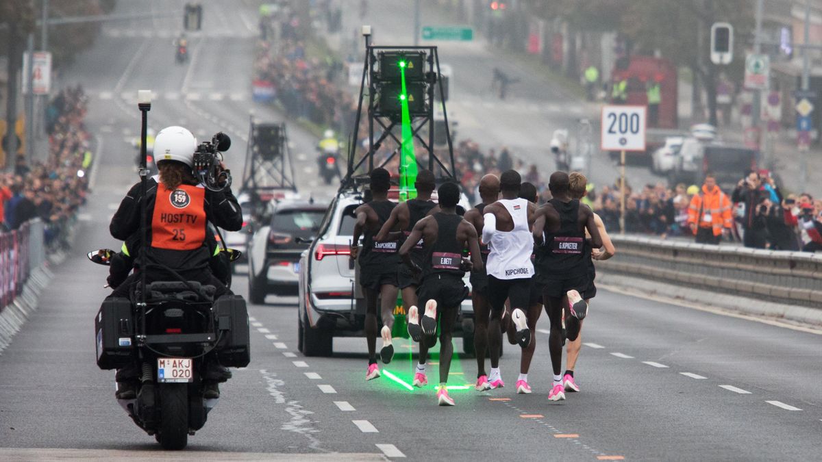Marathon Eliud Kipchoge Lauft In Wien Als Erster Mensch Unter Zwei Stunden Eurosport