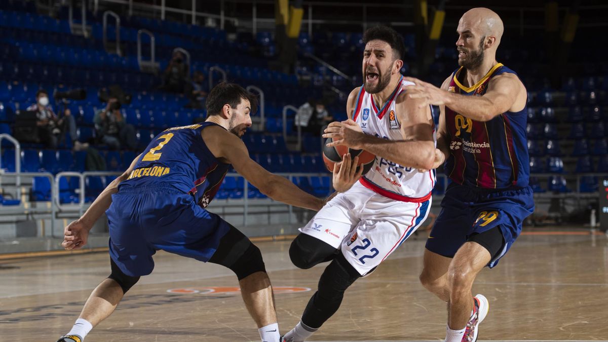 Vasilije Micic, #22 of Anadolu Efes Istanbul in action during the 2020/2021 Turkish Airlines EuroLeague Regular Season Round 24 match between FC Barcelona and Anadolu Efes Istanbul at Palau Blaugrana on February 04, 2021 in Barcelona, Spain