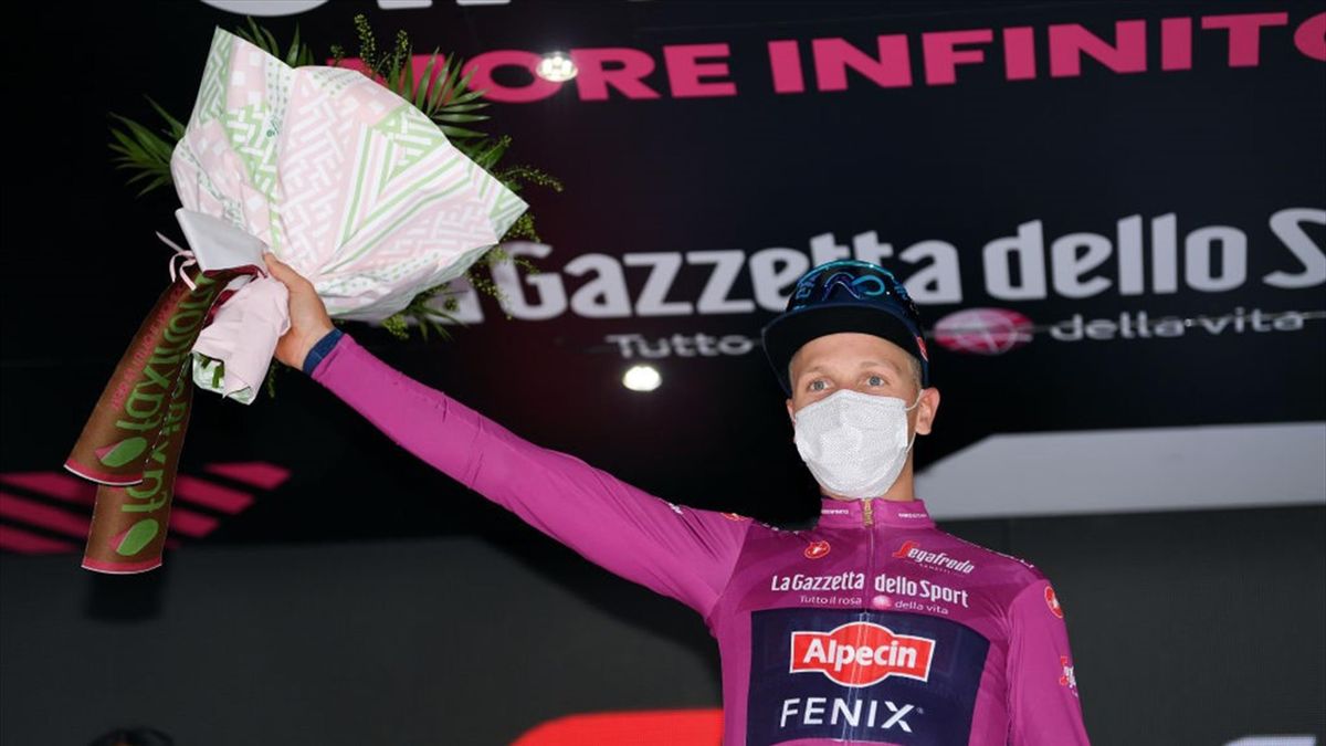 Tim Merlier con la maglia ciclamino a Novara - Giro d'Italia 2021 - Getty Images