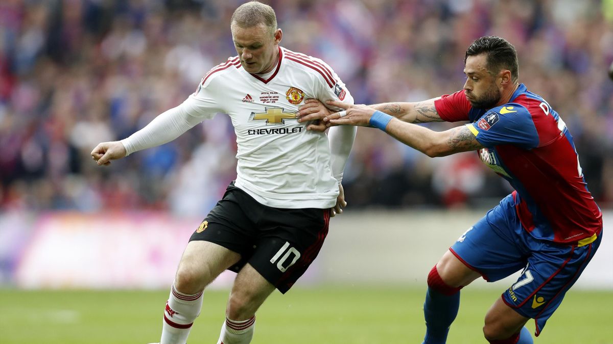 Manchester United's Wayne Rooney and Crystal Palace's Damien Delaney - 2016 FA Cup final