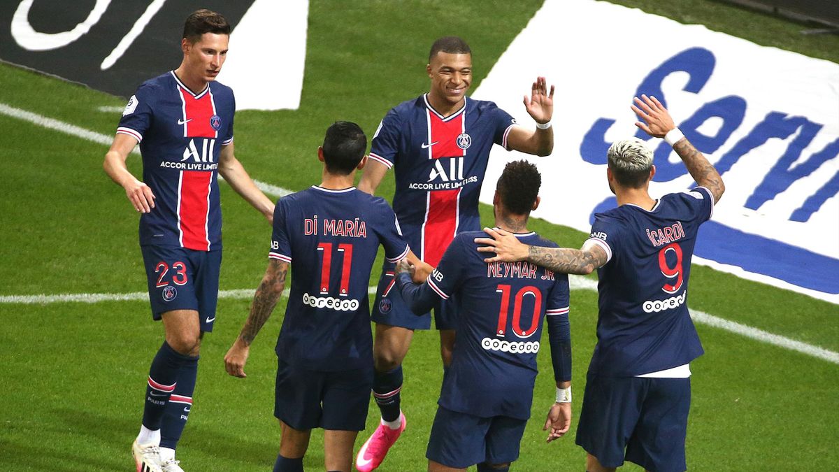 Icardi (r.) feiert mit seinen PSG-Teamkollegen Mbappé, Neymar und Co.