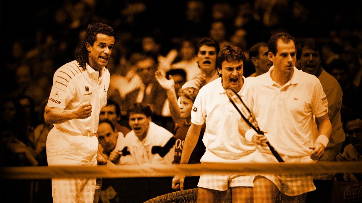 Yannick Noah harangue le duo Leconte-Forget lors du double de la finale de Coupe Davis 1991.