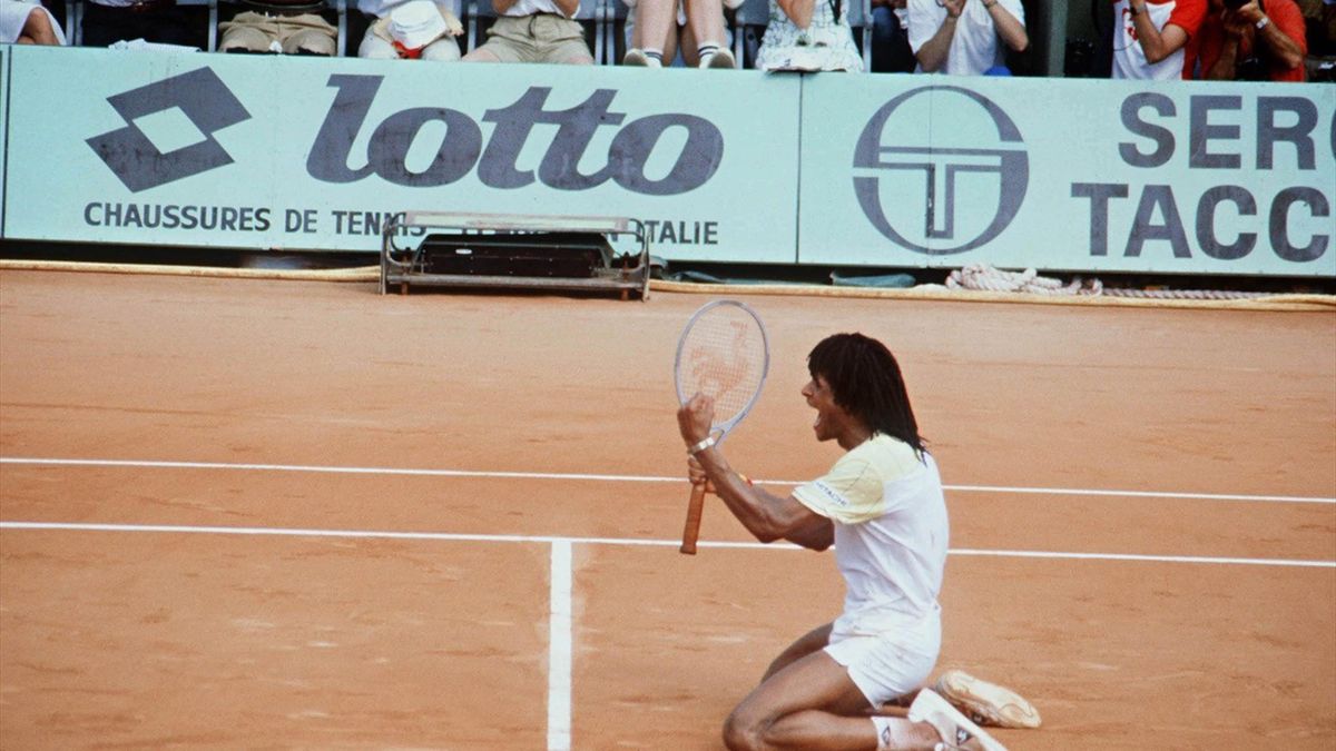 Noah viert het winnen van Roland Garros 1983