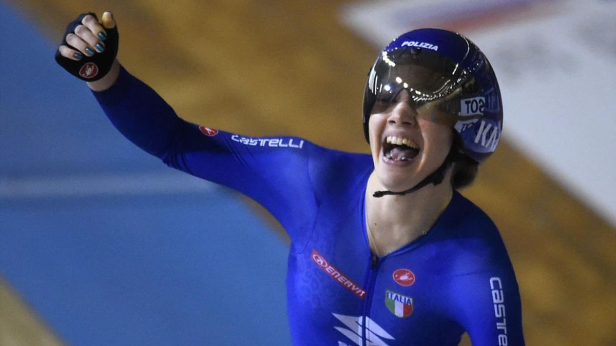 La gioia di Martina Fidanza per il successo mondiale nello scratch - Mondiali di ciclismo su pista 2021 Roubaix