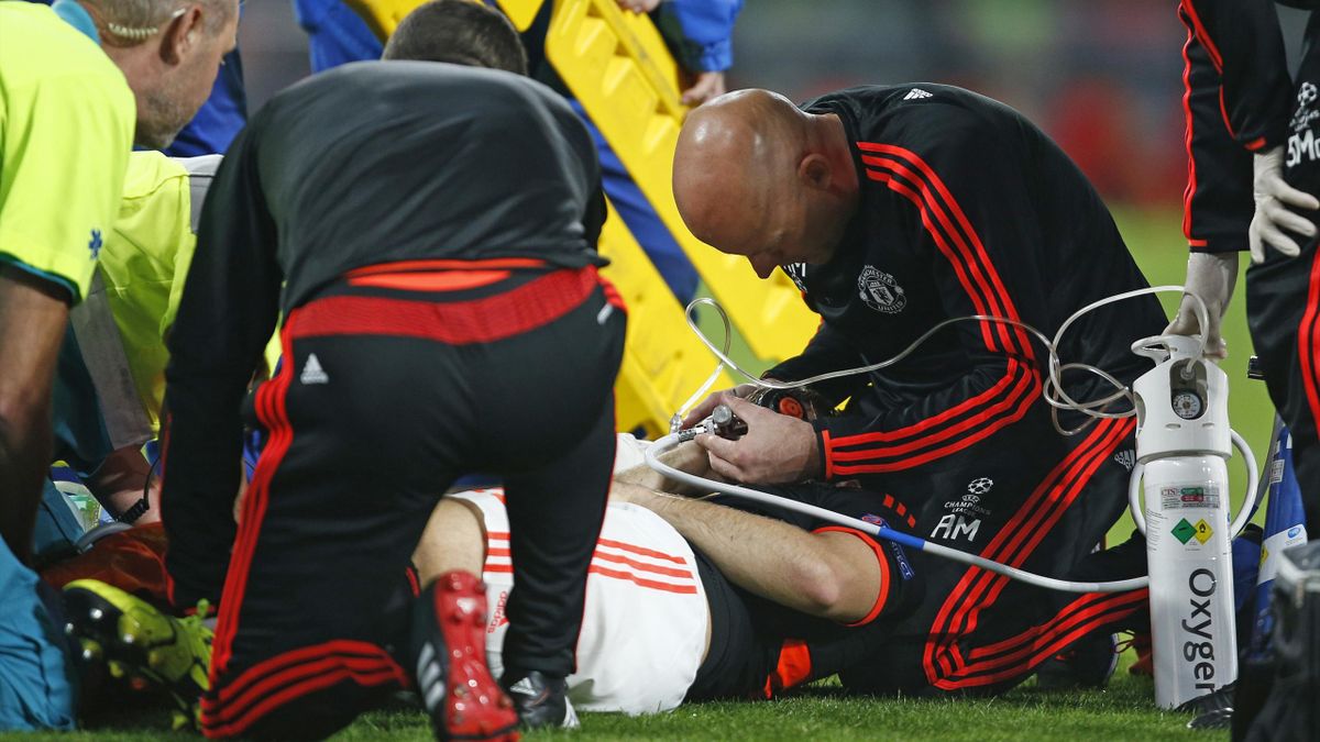 images Luke Shaw Injury Photos luke shaw suffers horror leg injury
